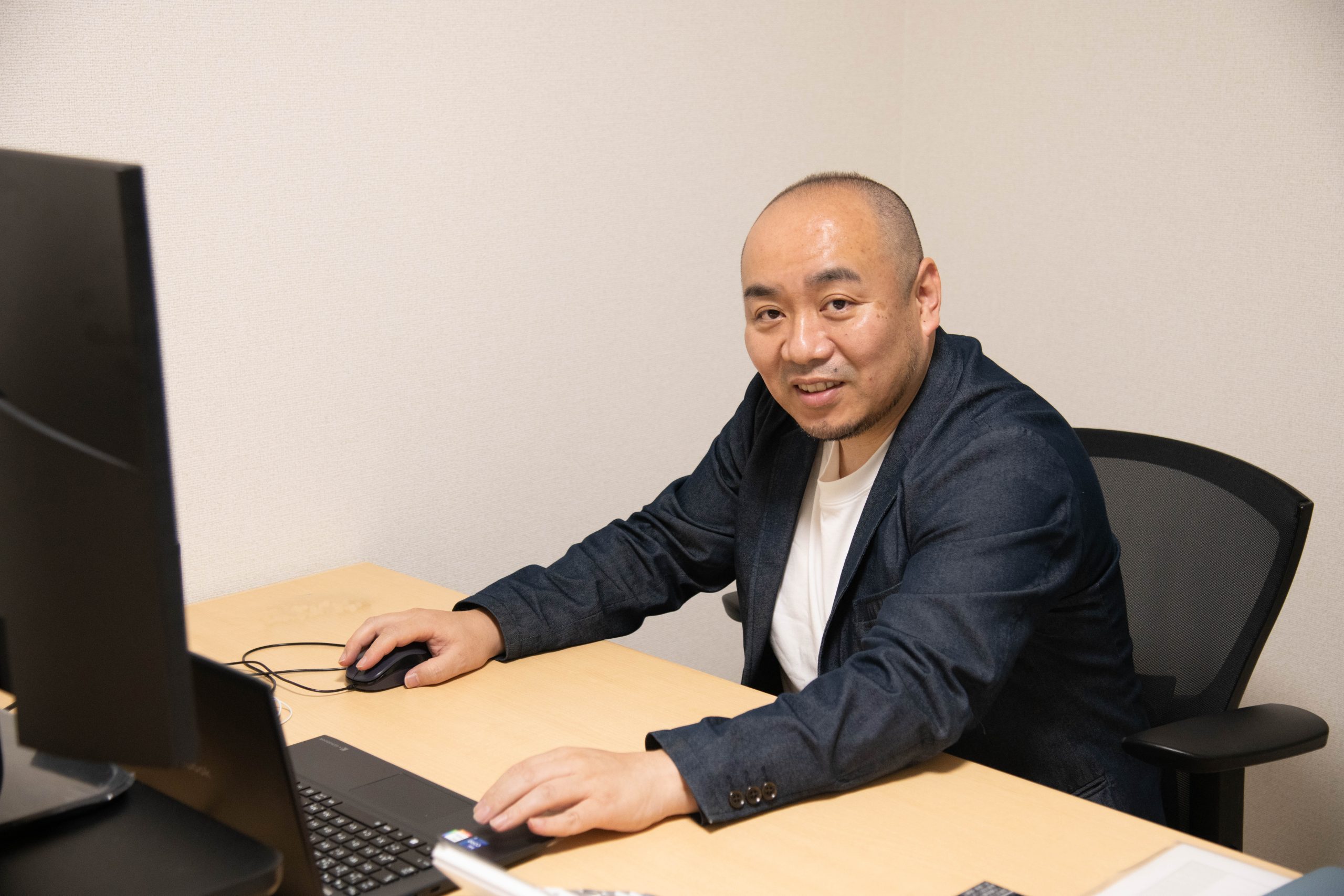 事務業務を在宅ワーカーに切り出し、半年でコア業務に専念できる環境へと大きく変化。コスト削減とリスク分散も実現。