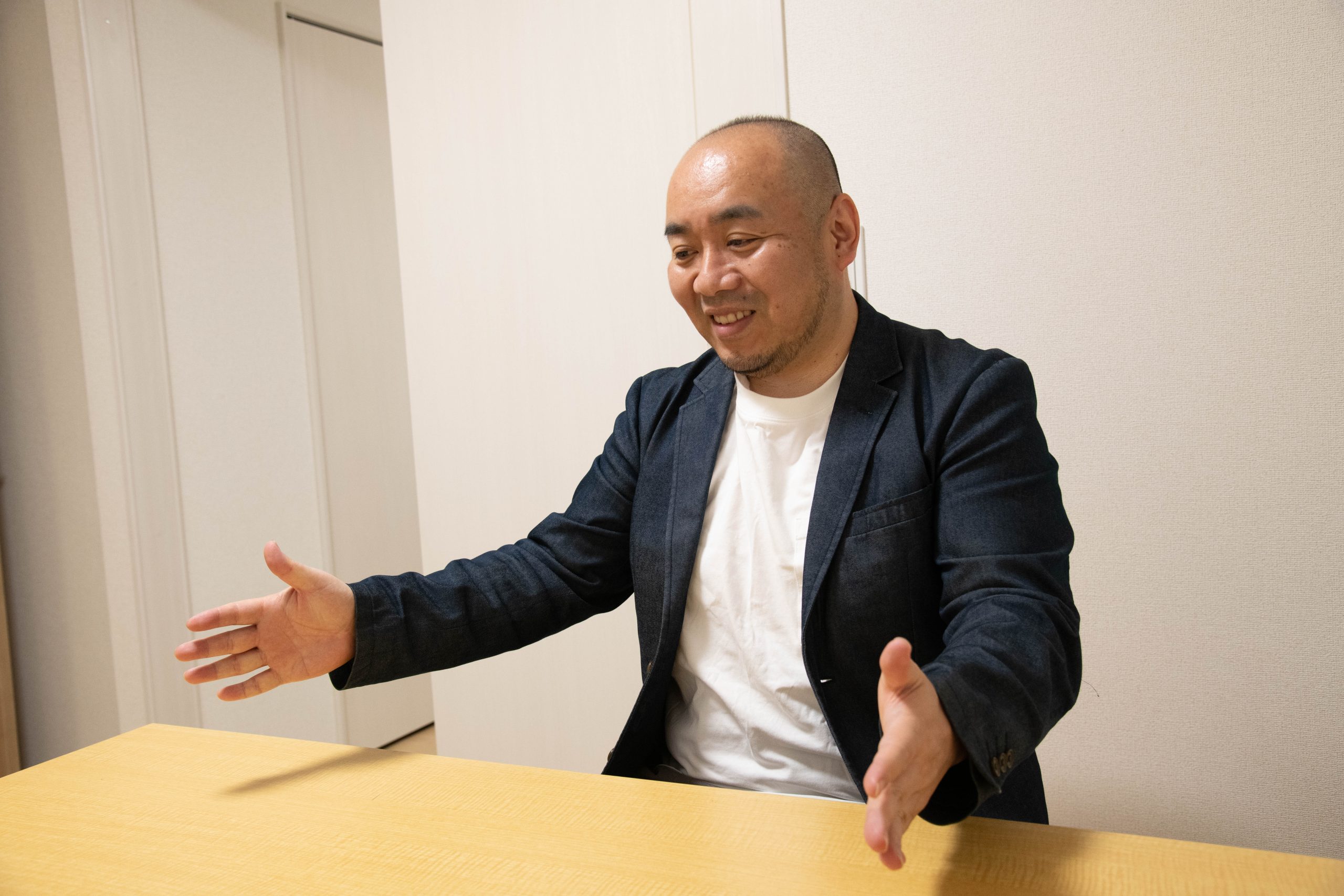 事務業務を在宅ワーカーに切り出し、半年でコア業務に専念できる環境へと大きく変化。コスト削減とリスク分散も実現。