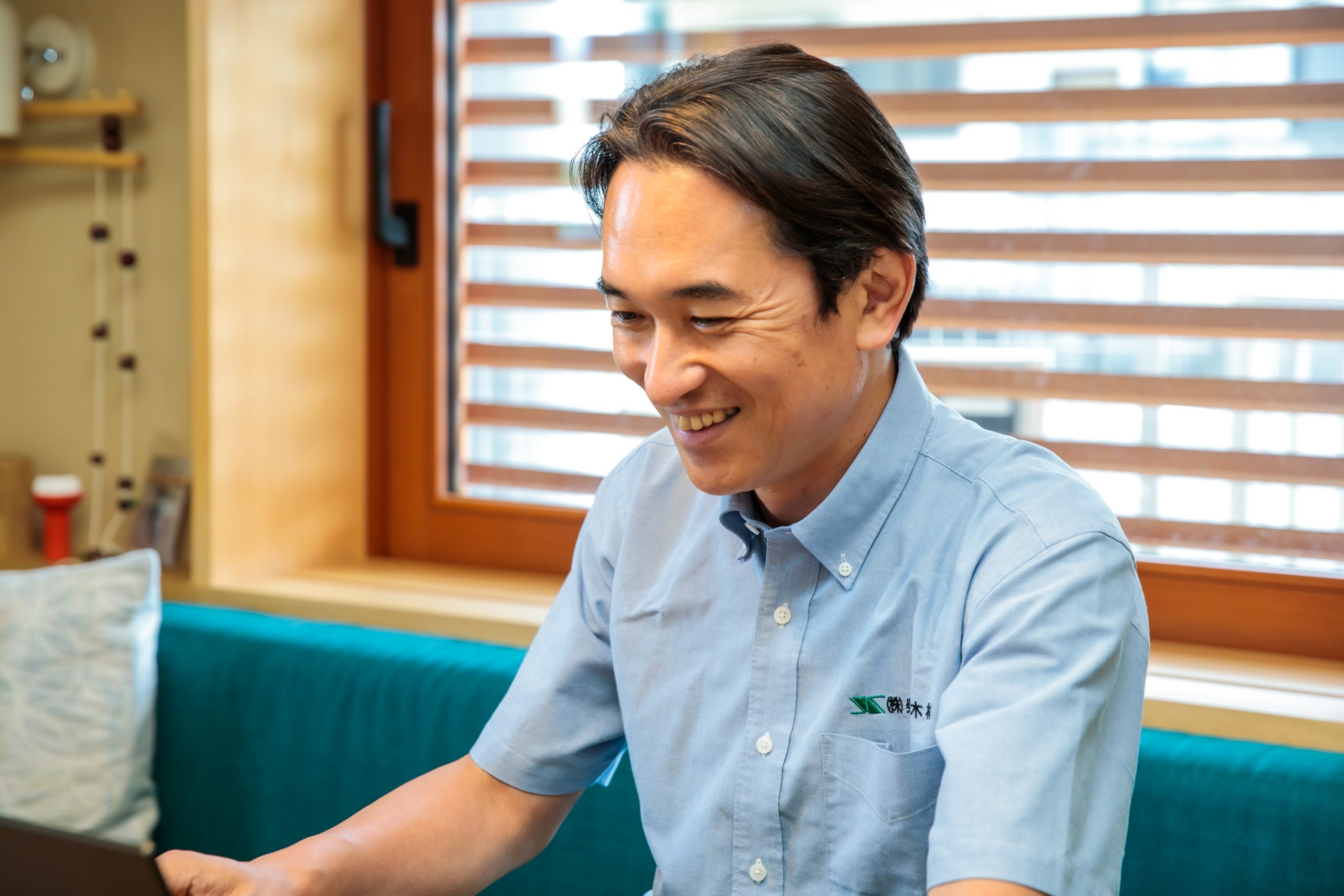 人材不足を在宅ワーカーの活用で解決。業務効率が改善し社員の残業時間ダウンに成功
