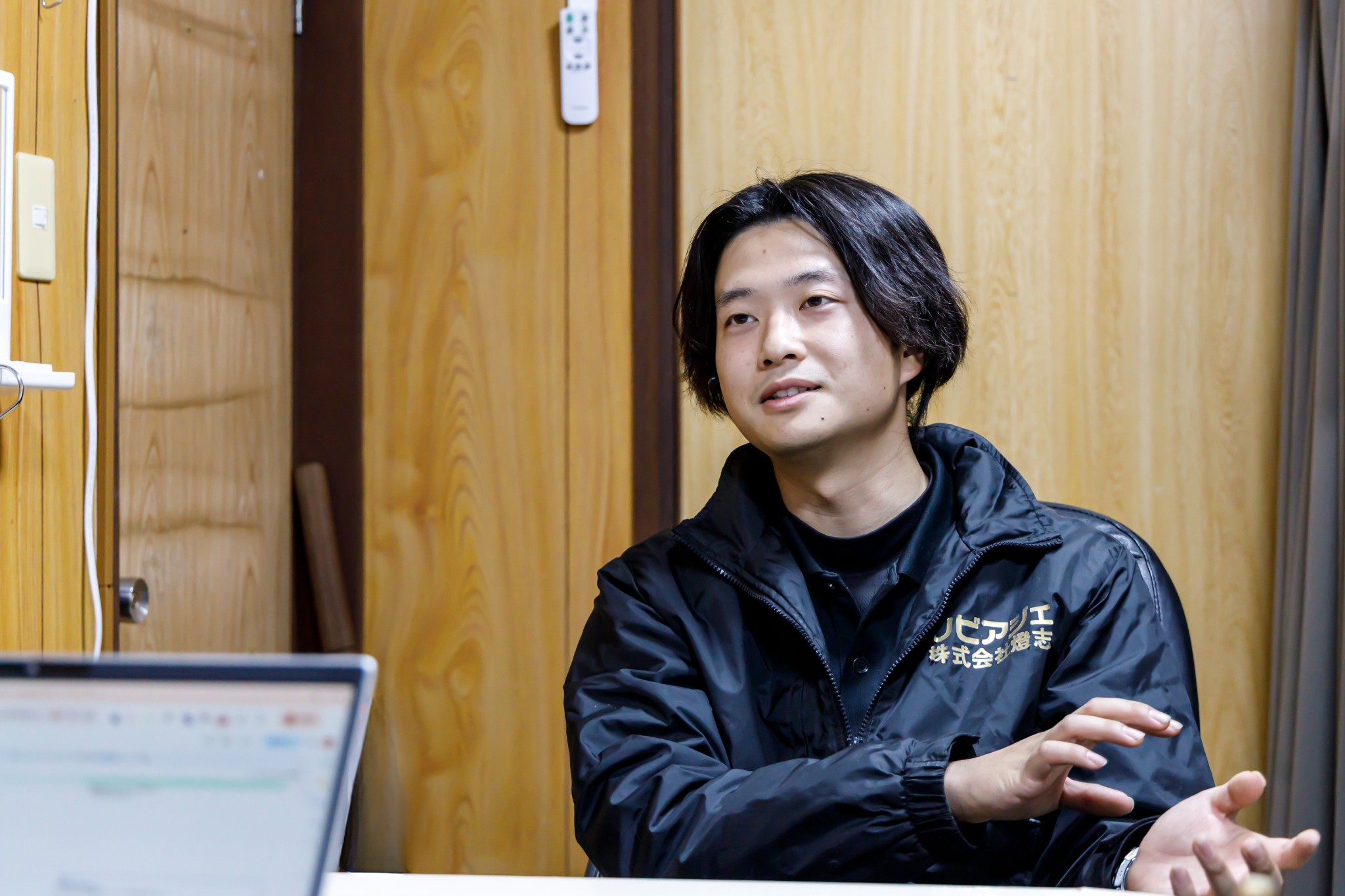 現場と経営を両立し、案件対応数を拡大。「秘書ユニット」で実現した業務改革