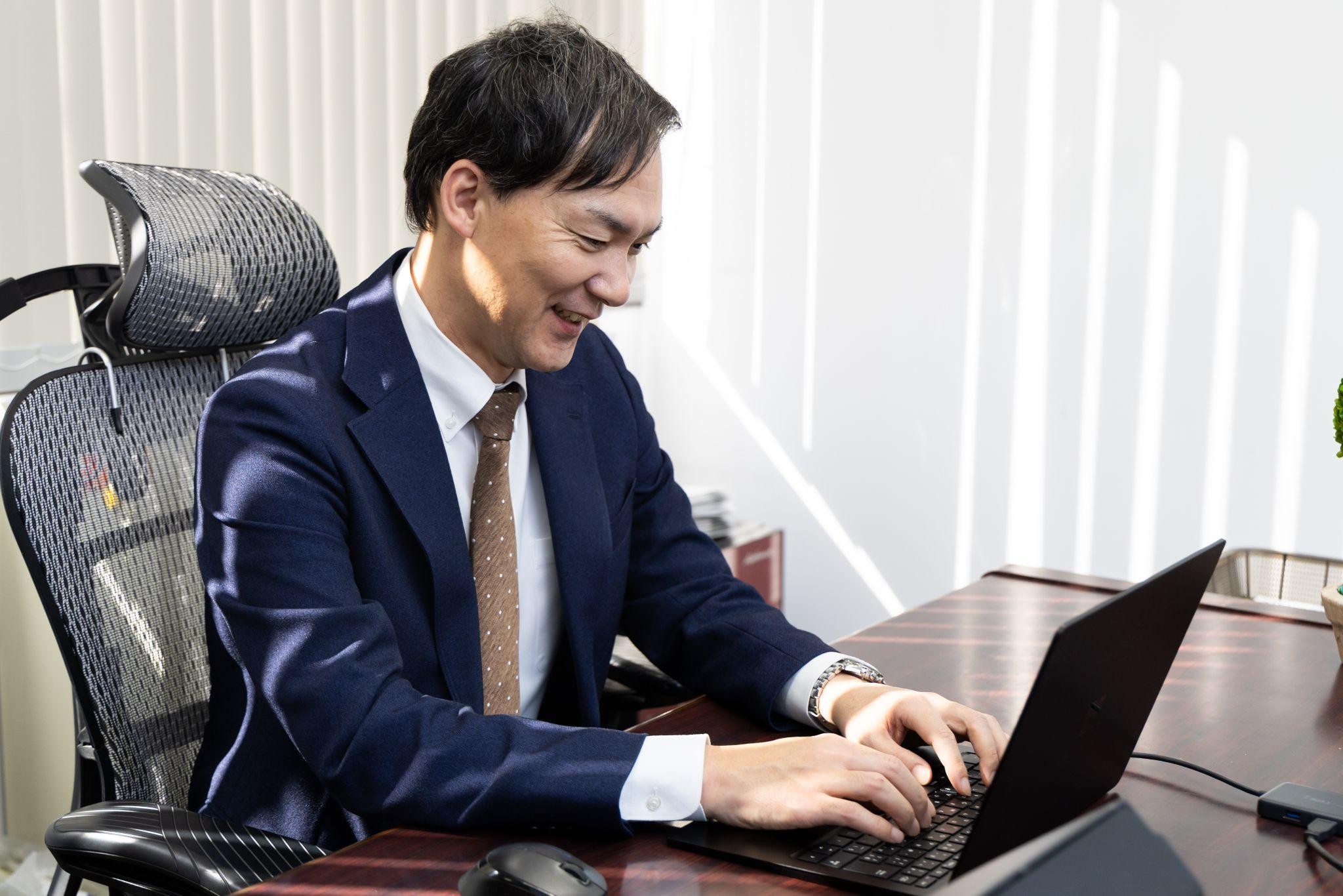 繁閑差20％の壁を「在宅チーム」で突破。「ママワークス」と「Sales Platform」の活用で強固な組織基盤を構築