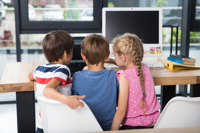 子どもたちとコンピューター